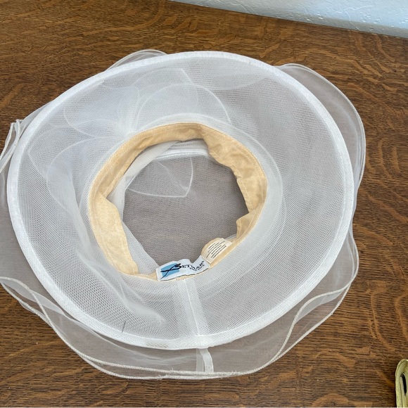 VINTAGE BETMAR NEW YORK TULLE SHEER DERBY FANCY SUN WOMENS WHITE RESORT HAT - Picture 13 of 16